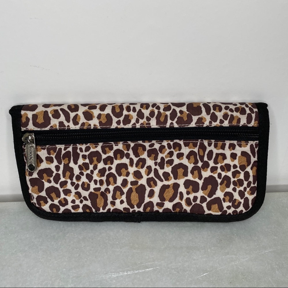 LESPORTSAC long wallet leopard print